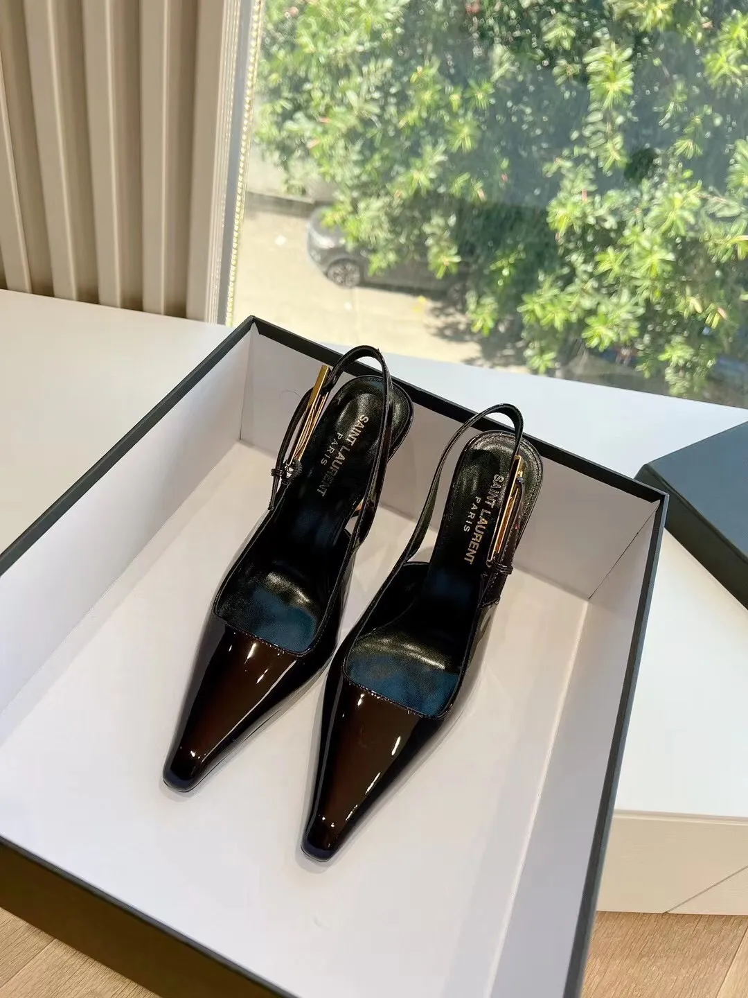 👟👟Ex-factory price 520💯💯Saint Laurent / Saint Laurent Lee metal steel heels. Original open-lasted custom-made 👠 YSL sister’s beautiful high-heeled shoes. They are also the small square toes of the same style as Saint Laurent Rose. The high-heeled shoes are very good at modifying the shape of the feet. The luxurious metal heels. In recent years, SL👟👟factory price has become more and more understanding of women in high-heeled shoes. Yang Shulin’s design impression YSL beautiful high-heeled shoes. Upper: top open edge beads//cow patent leather, sole: genuine leather outsole, heel height: 10cm, size: 35-40 (40) 41 custom code)